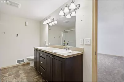 279 S 71st St, Springfield, OR 97478 - Photo 24