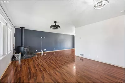 279 S 71st St, Springfield, OR 97478 - Photo 6