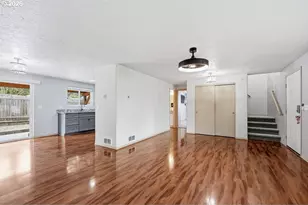 279 S 71st St, Springfield, OR 97478 - Photo 10