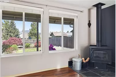 279 S 71st St, Springfield, OR 97478 - Photo 8