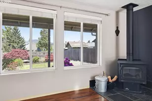279 S 71st St, Springfield, OR 97478 - Photo 8