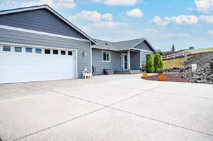 576 Highland Vista Ln, Roseburg, OR 97471 - Photo 2