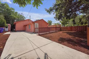 9212 SE Bush St, Portland, OR 97266 - Photo 4