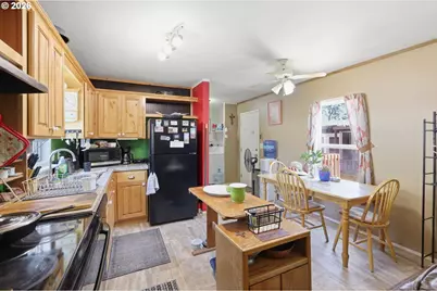 33838 E River Dr #125, Creswell, OR 97426 - Photo 10