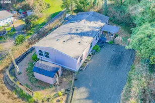 93720 Adams Ln, Coos Bay, OR 97420 - Photo 4