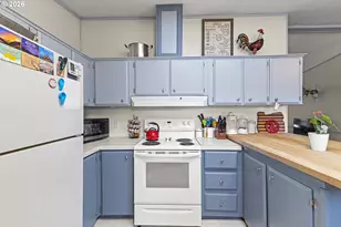 93720 Adams Ln, Coos Bay, OR 97420 - Photo 10