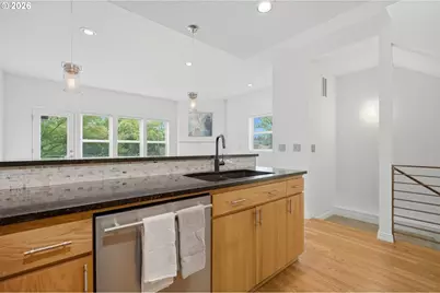 1805 NE Halsey St, Portland, OR 97232 - Photo 10
