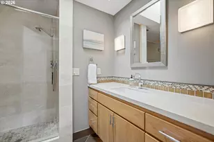 1805 NE Halsey St, Portland, OR 97232 - Photo 14