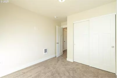 115 E Jersey St, Gladstone, OR 97027 - Photo 12