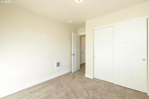 115 E Jersey St, Gladstone, OR 97027 - Photo 12