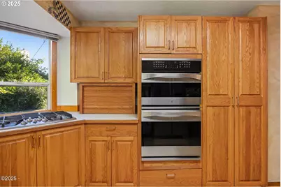 140 SE Bayview Ave, Depoe Bay, OR 97341 - Photo 18