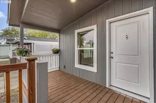 1400 Candlelight Dr, Eugene, OR 97402 - Photo 2