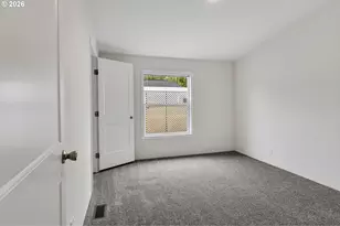 1400 Candlelight Dr, Eugene, OR 97402 - Photo 18