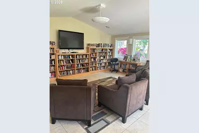 1400 Candlelight Dr #209, Eugene, OR 97402 - Photo 42