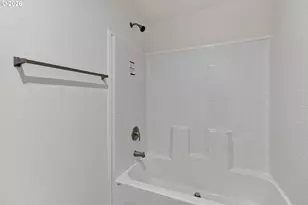 1400 Candlelight Dr, Eugene, OR 97402 - Photo 22