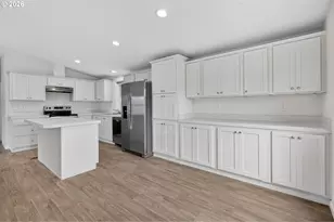 1400 Candlelight Dr, Eugene, OR 97402 - Photo 10