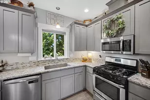 1194 SW Maple St, Dallas, OR 97338 - Photo 8