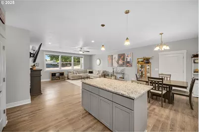 1194 SW Maple St, Dallas, OR 97338 - Photo 10