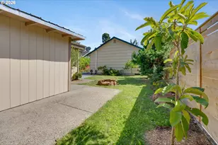 8329 SE Morrison St, Portland, OR 97216 - Photo 24