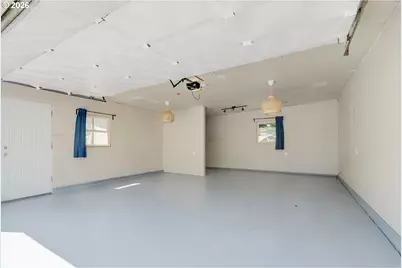 8329 SE Morrison St, Portland, OR 97216 - Photo 26