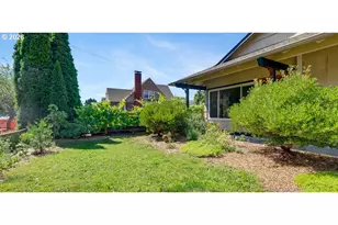 8329 SE Morrison St, Portland, OR 97216 - Photo 2