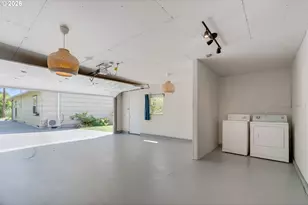 8329 SE Morrison St, Portland, OR 97216 - Photo 26
