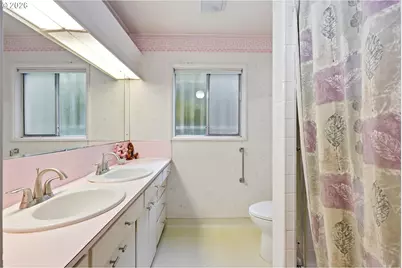2555 SW Sunset Blvd, Portland, OR 97239 - Photo 16