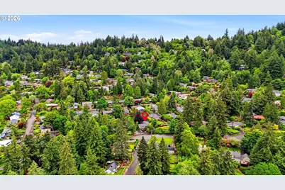 2555 SW Sunset Blvd, Portland, OR 97239 - Photo 2