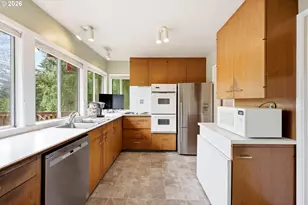 2555 SW Sunset Blvd, Portland, OR 97239 - Photo 6