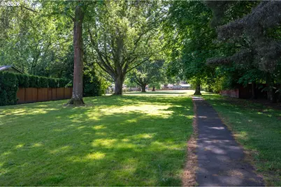 2725 SE Hollyhock Ct, Hillsboro, OR 97123 - Photo 30