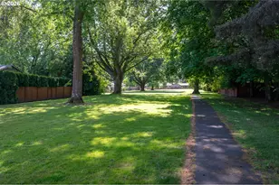 2725 SE Hollyhock Ct, Hillsboro, OR 97123 - Photo 30
