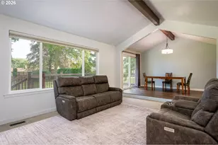 2725 SE Hollyhock Ct, Hillsboro, OR 97123 - Photo 6
