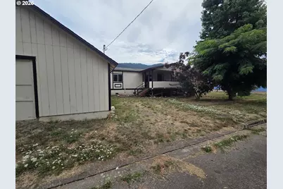 317 Applegate Ave, Drain, OR 97435 - Photo 2