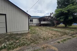 317 Applegate Ave, Drain, OR 97435 - Photo 2