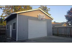 309 S Hazel St, Brookings, OR 97415 - Photo 6