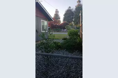 309 S Hazel St, Brookings, OR 97415 - Photo 4