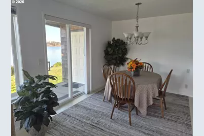 1040 Bay St #14, Florence, OR 97439 - Photo 14
