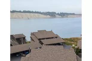 1040 Bay St, Florence, OR 97439 - Photo 2