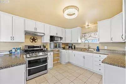 217 Poplar St, Milton-Freewater, OR 97862 - Photo 10