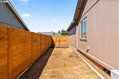 1033 Ash Grove Loop, Creswell, OR 97426 - Photo 32