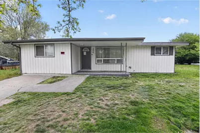 376 NE Chestnut St, Madras, OR 97741 - Photo 1