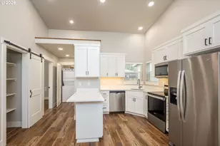 364 19th St, Springfield, OR 97477 - Photo 2