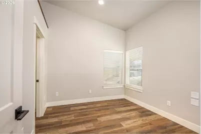 364 19th St, Springfield, OR 97477 - Photo 14