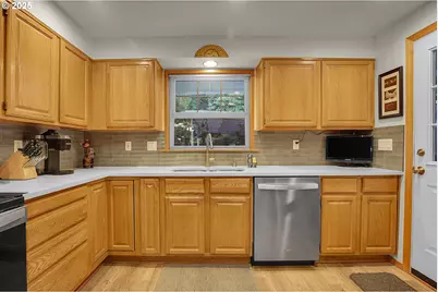 10724 SE Clinton St, Portland, OR 97266 - Photo 14