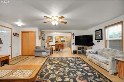 10724 SE Clinton St, Portland, OR 97266 - Photo 8