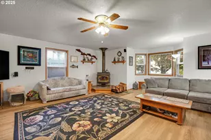 10724 SE Clinton St, Portland, OR 97266 - Photo 6