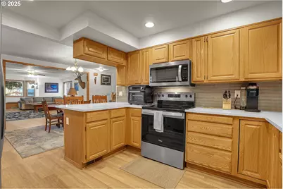 10724 SE Clinton St, Portland, OR 97266 - Photo 12