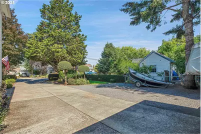 10724 SE Clinton St, Portland, OR 97266 - Photo 32