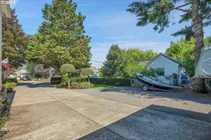 10724 SE Clinton St, Portland, OR 97266 - Photo 32