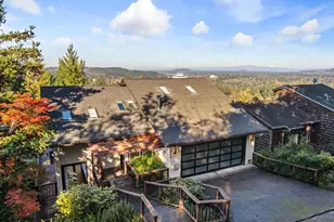 1060 Upper Devon Ln, Lake Oswego, OR 97034 - Photo 2